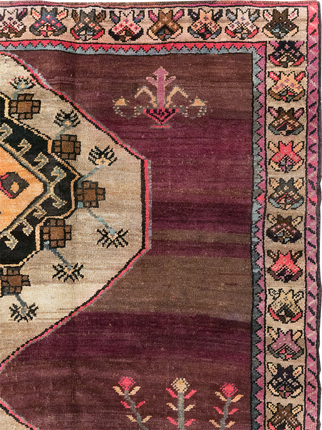 Vintage Turkish Anatolian Gallery Carpet, No.31927 - Gss