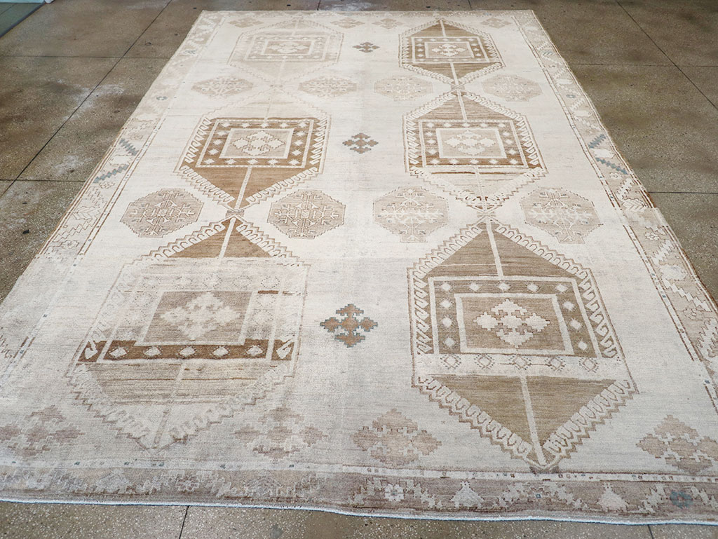 Vintage Turkish Anatolian Room Size Carpet, No.31952 - Gss