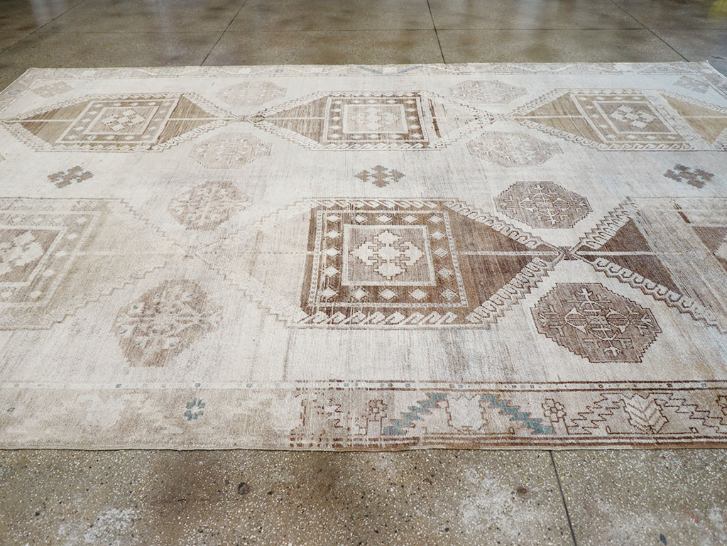 Vintage Turkish Anatolian Room Size Carpet, No.31952 - Gss