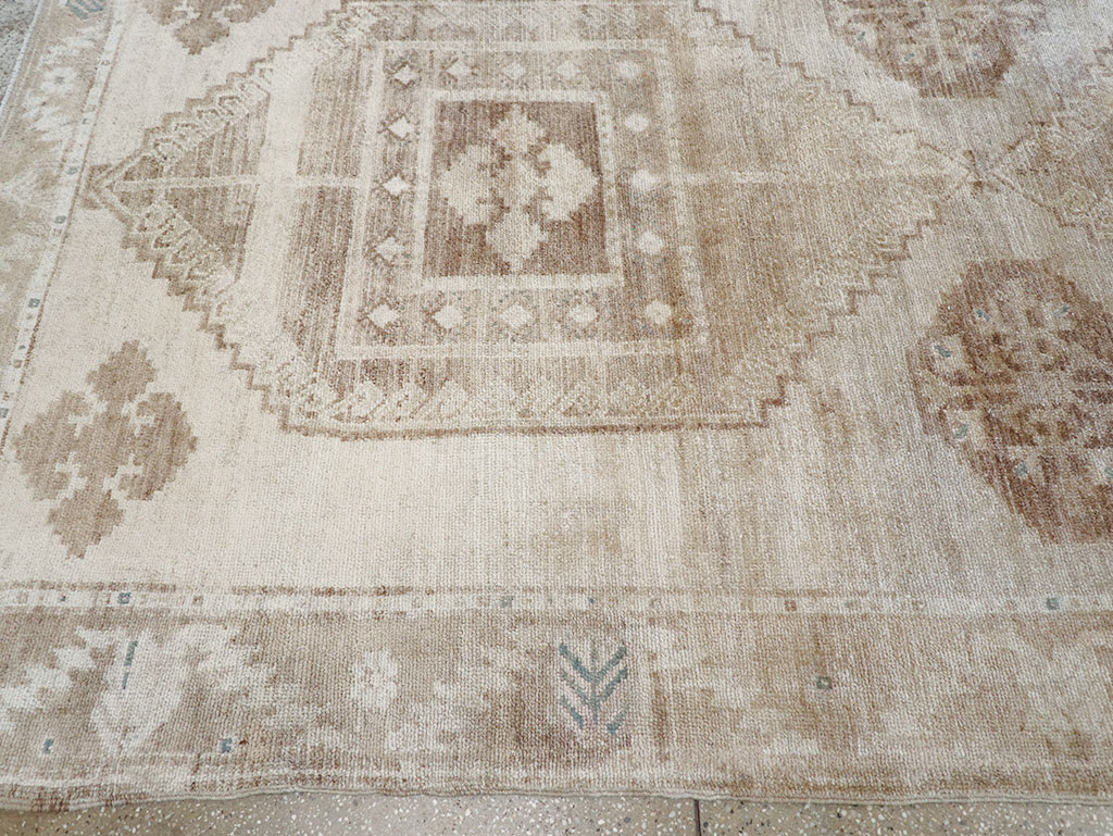 Vintage Turkish Anatolian Room Size Carpet, No.31952 - Gss
