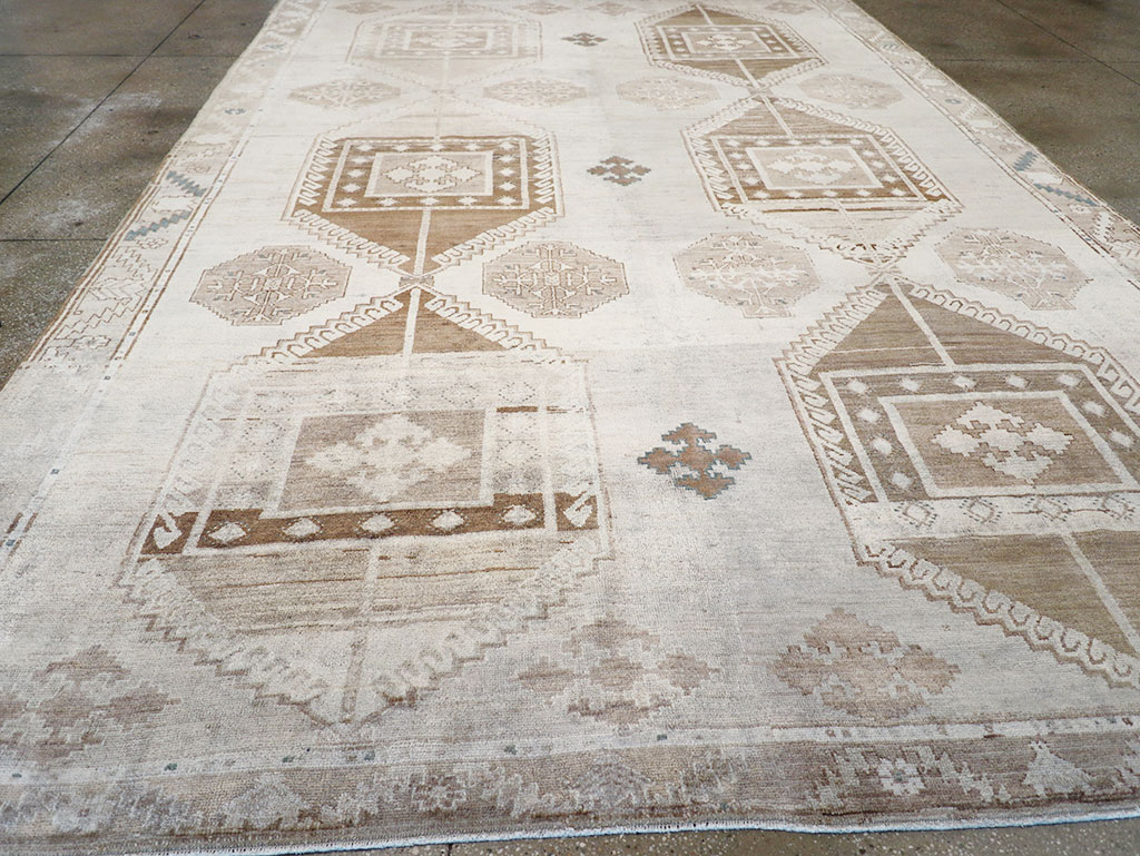 Vintage Turkish Anatolian Room Size Carpet, No.31952 - Gss