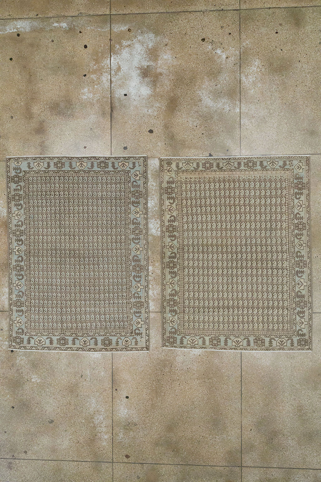 Vintage Persian Veece Accent Rug (Pair: 1 of 2), No.32003 - Gss