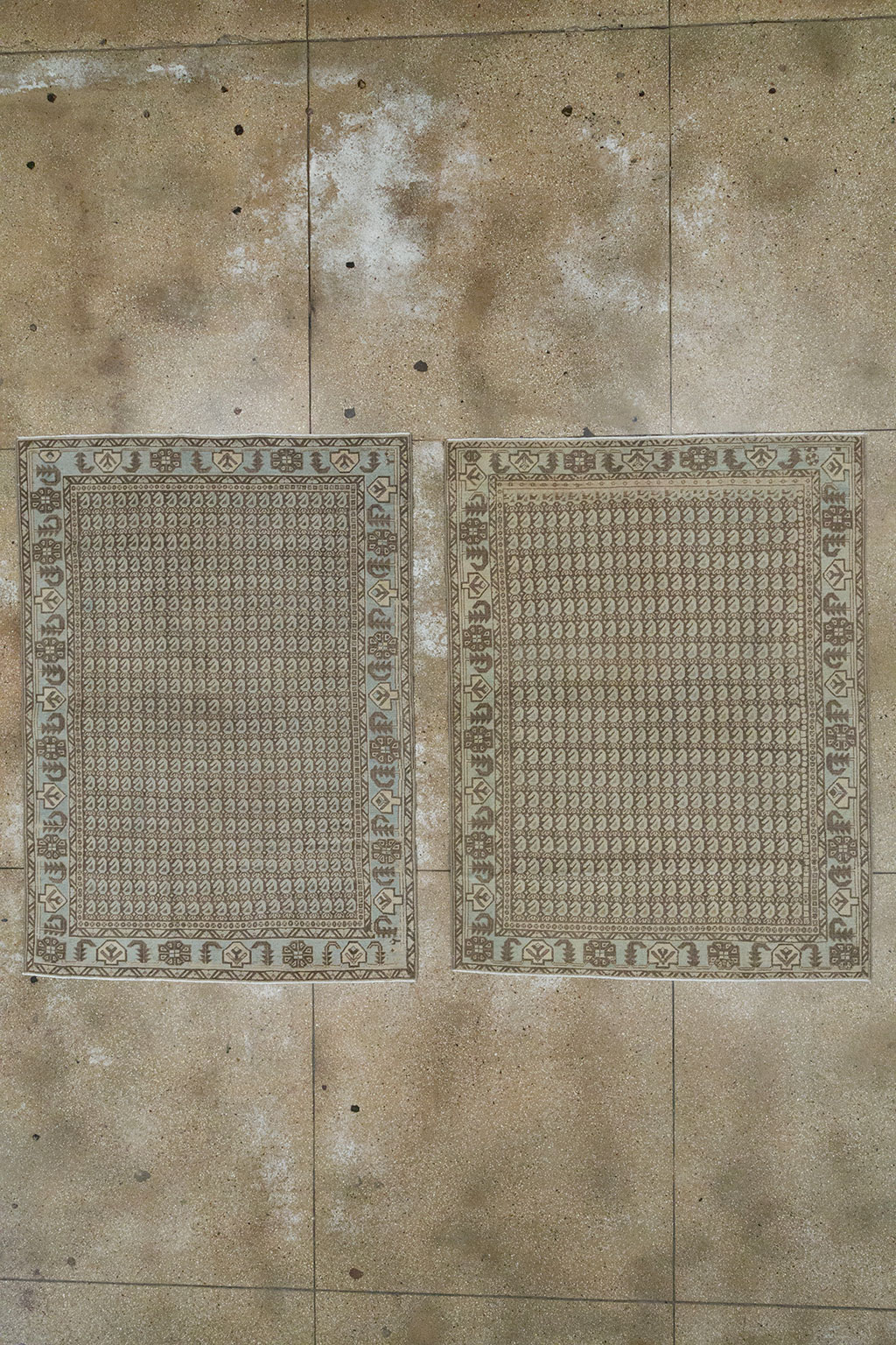 Vintage Persian Veece Accent Rug (Pair: 1 of 2), No.32003 - Gss