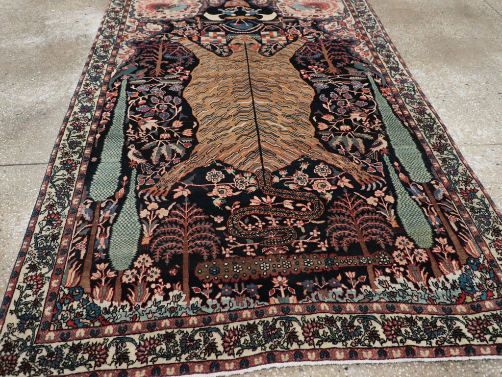 Antique Persian Sarouk Fereghan Pictorial Accent rug, No.32173 - Gss