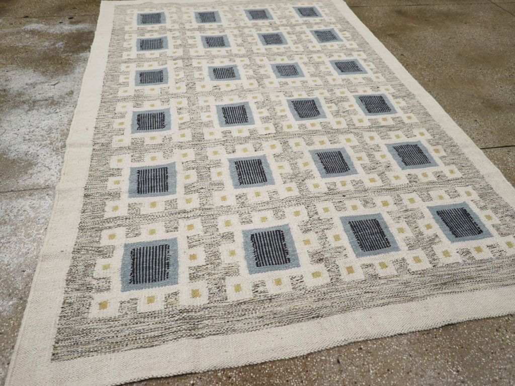 Swedish Inspired Contemporary Turkish Flatweave Accent Rug, No.32200 - Gss