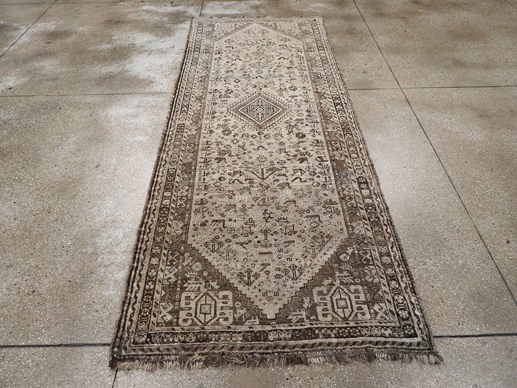 Vintage Persian Shiraz Gallery Rug, No.32231 - Gss