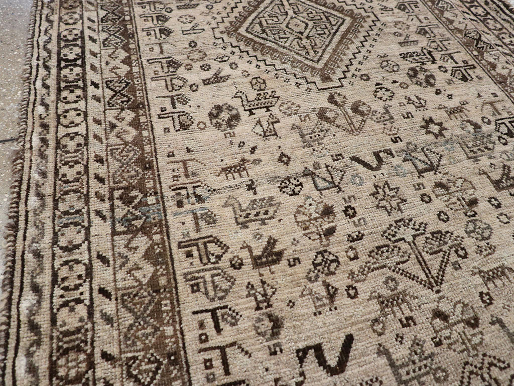 Vintage Persian Shiraz Gallery Rug, No.32231 - Gss