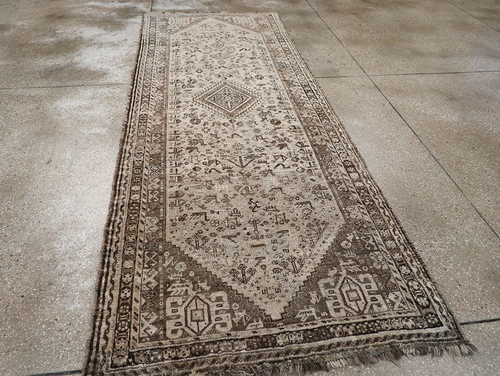 Vintage Persian Shiraz Gallery Rug, No.32231 - Gss
