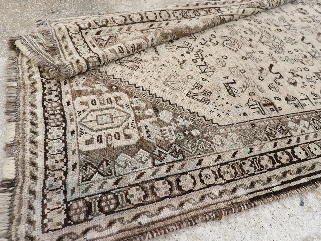 Vintage Persian Shiraz Gallery Rug, No.32231 - Gss