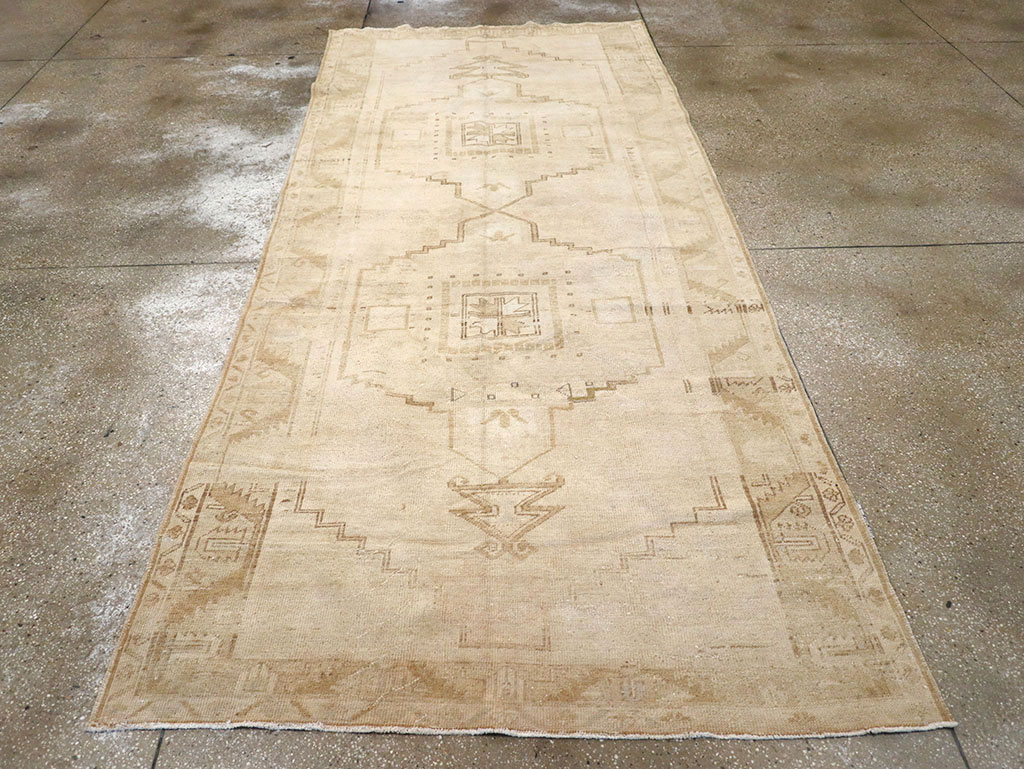 Vintage Turkish Anatolian Gallery Rug, No.32322 - Gss