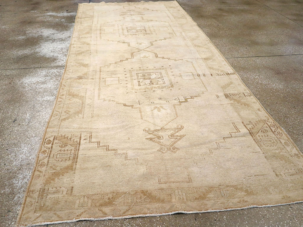 Vintage Turkish Anatolian Gallery Rug, No.32322 - Gss