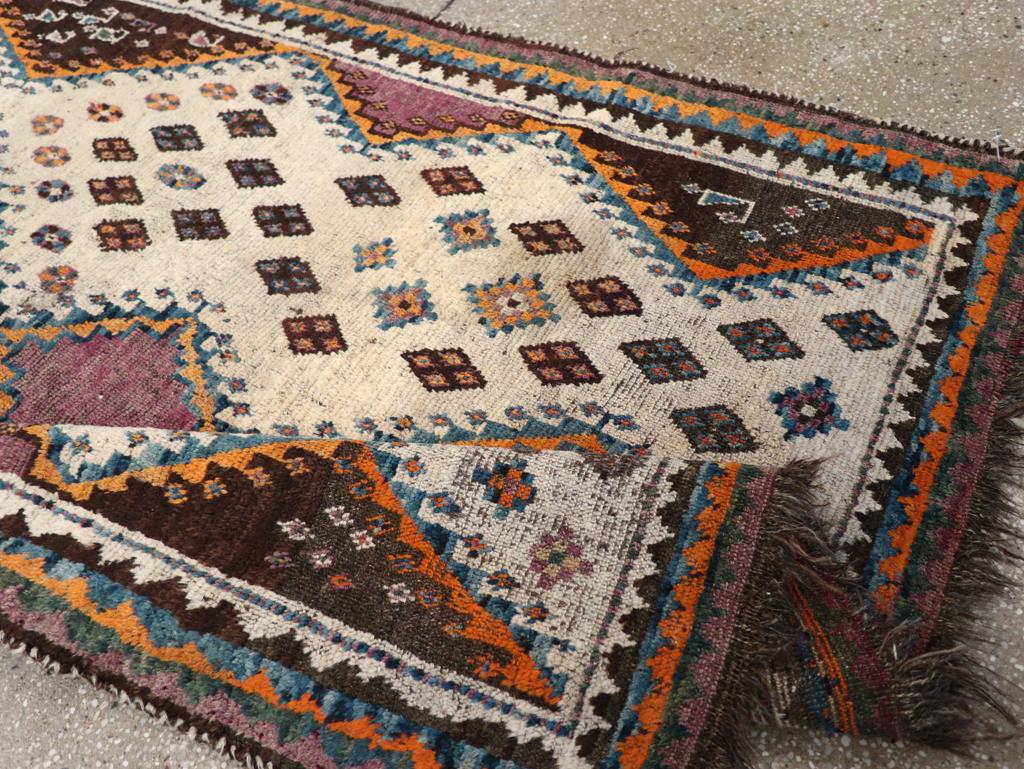 Vintage Persian Gabbeh Rug, No.32413 - Gss