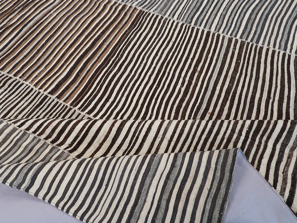 Vintage Persian Flatweave Kilim Room Size Carpet, No.32435 - Gss