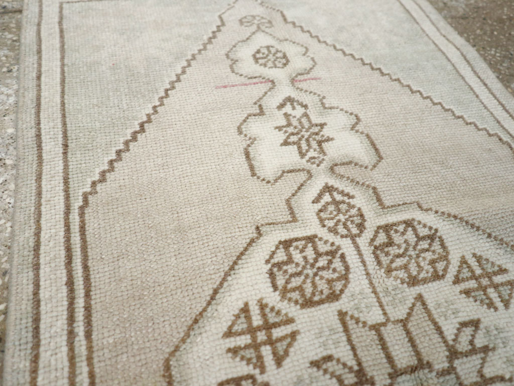 Vintage Turkish Oushak Throw Rug, No.32490 - Gss