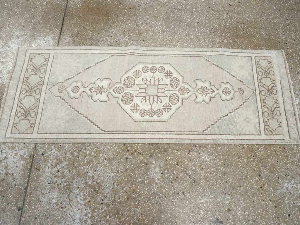 Vintage Turkish Oushak Throw Rug, No.32490 - Gss