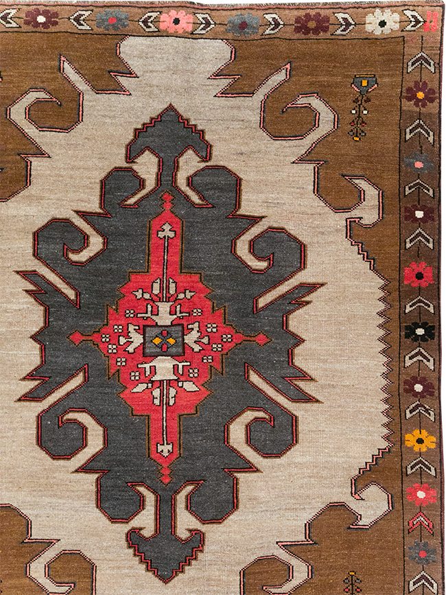 Vintage Turkish Anatolian Room Size Carpet, No.32587 - Gss