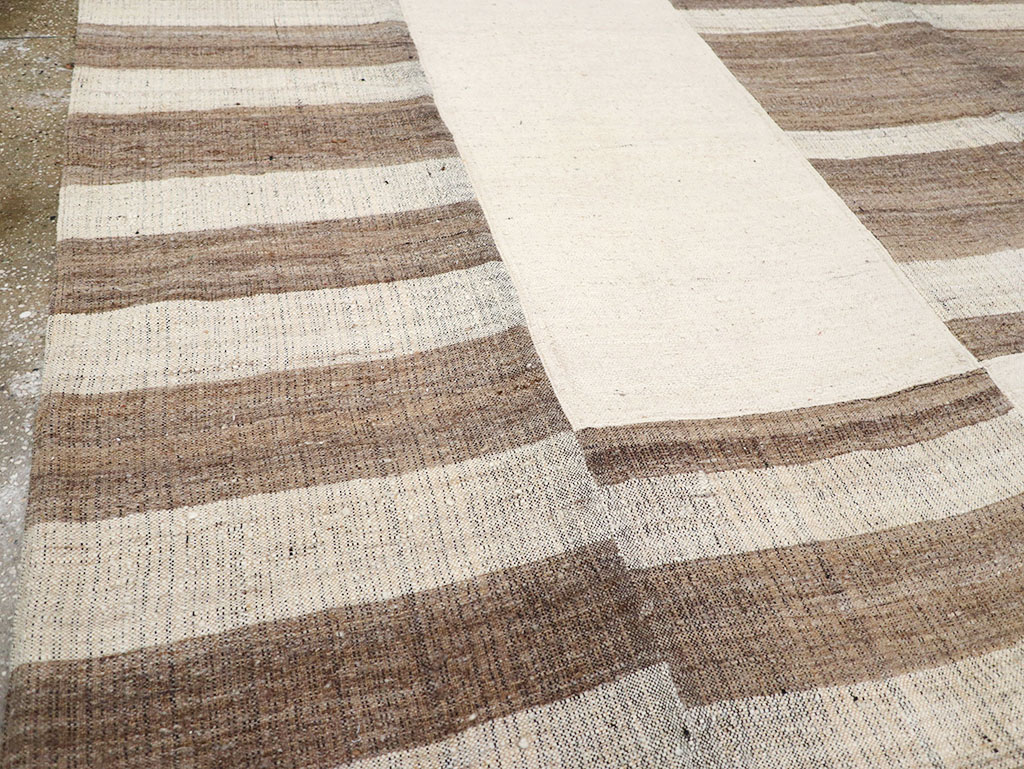 Vintage Persian Flatweave Kilim Room Size Carpet, No.32594 - Gss