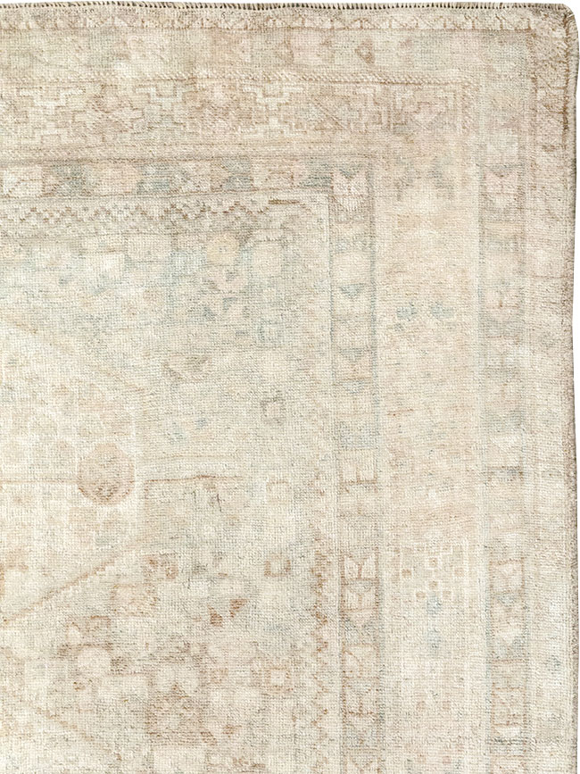 Vintage Persian Shiraz Accent Rug, No.32598 - Gss