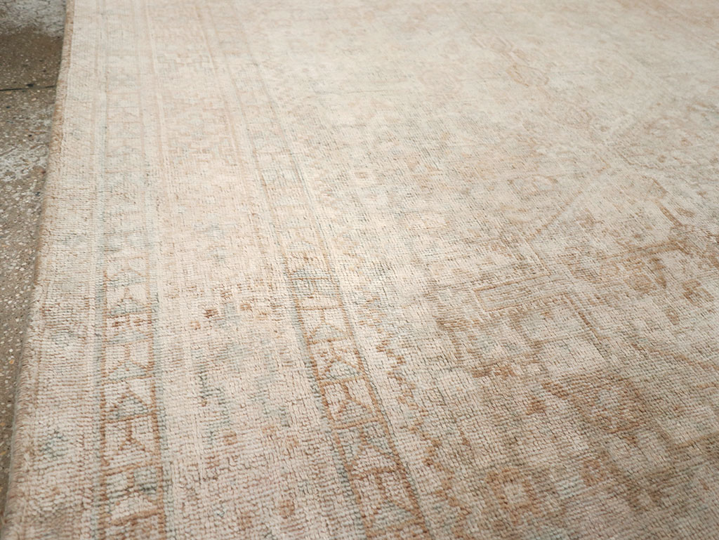 Vintage Persian Shiraz Accent Rug, No.32598 - Gss