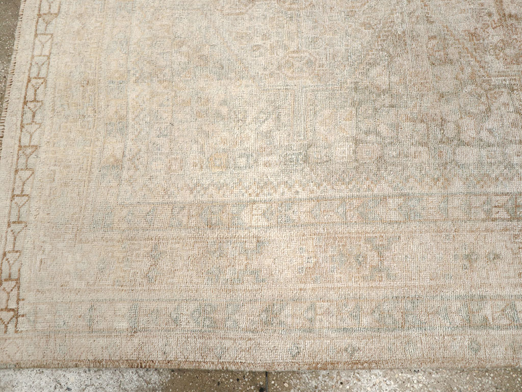 Vintage Persian Shiraz Accent Rug, No.32598 - Gss