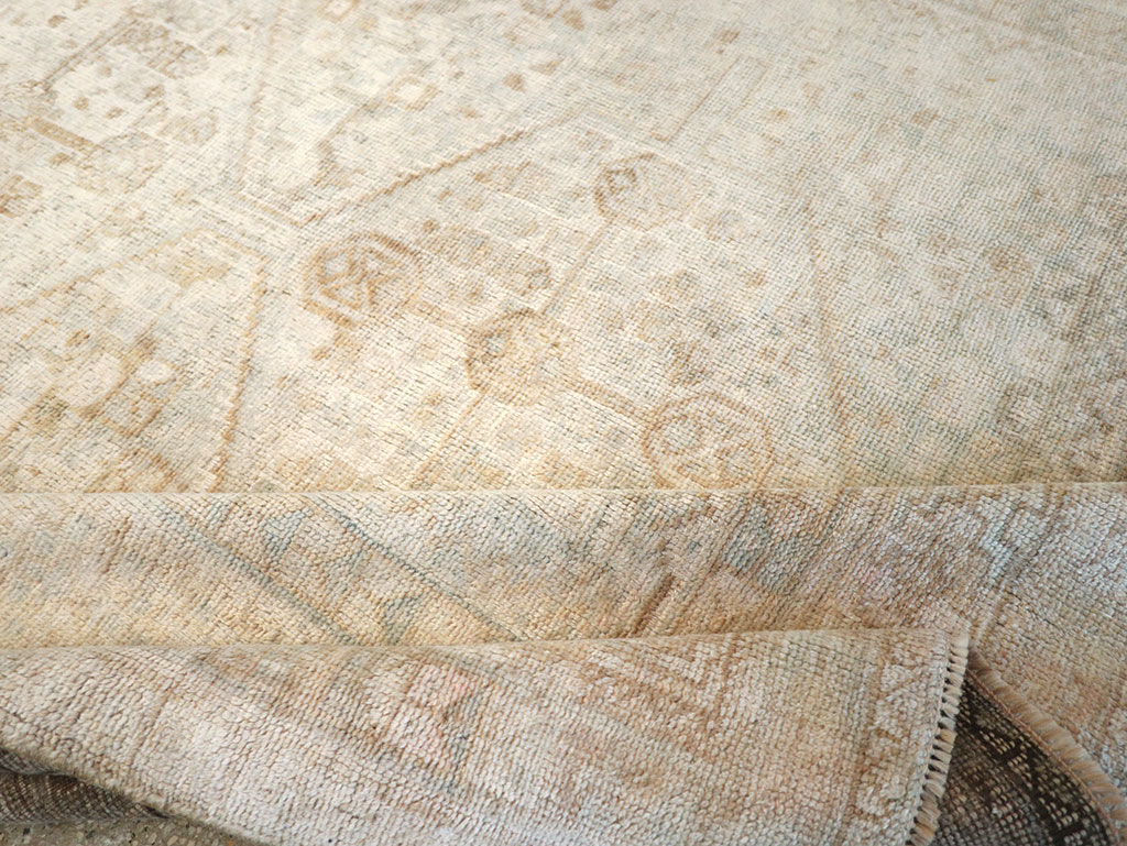 Vintage Persian Shiraz Accent Rug, No.32598 - Gss