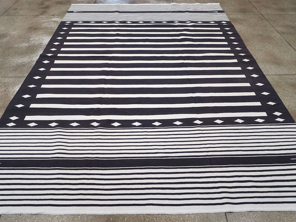 Modern Indian Flatweave Dhurrie Room Size Carpet, No.32613 - Gss