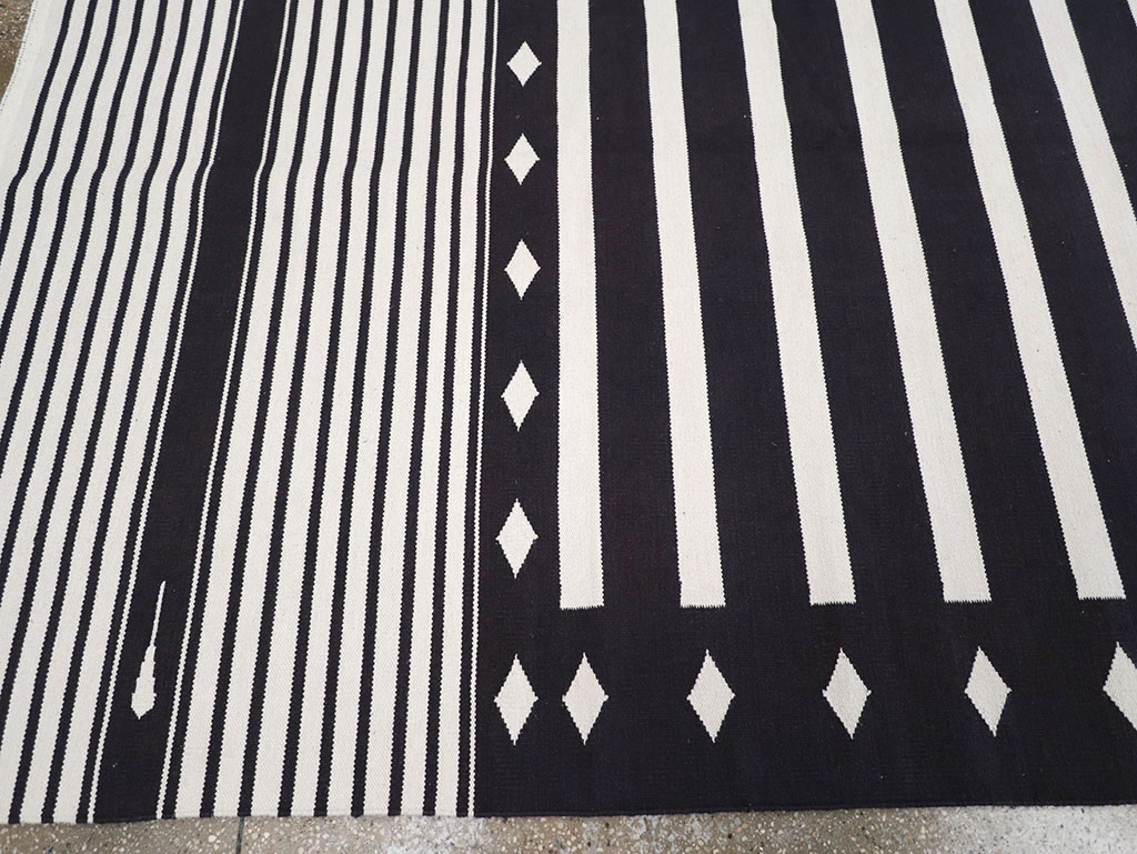 Modern Indian Flatweave Dhurrie Room Size Carpet, No.32613 - Gss