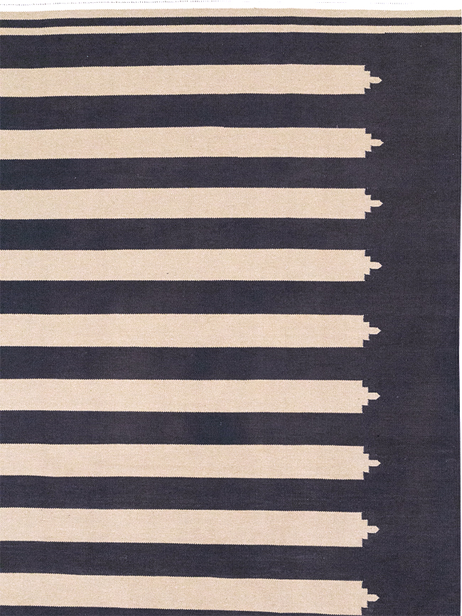 Modern Indian Flatweave Dhurrie Room Size Carpet, No.32624 - Gss