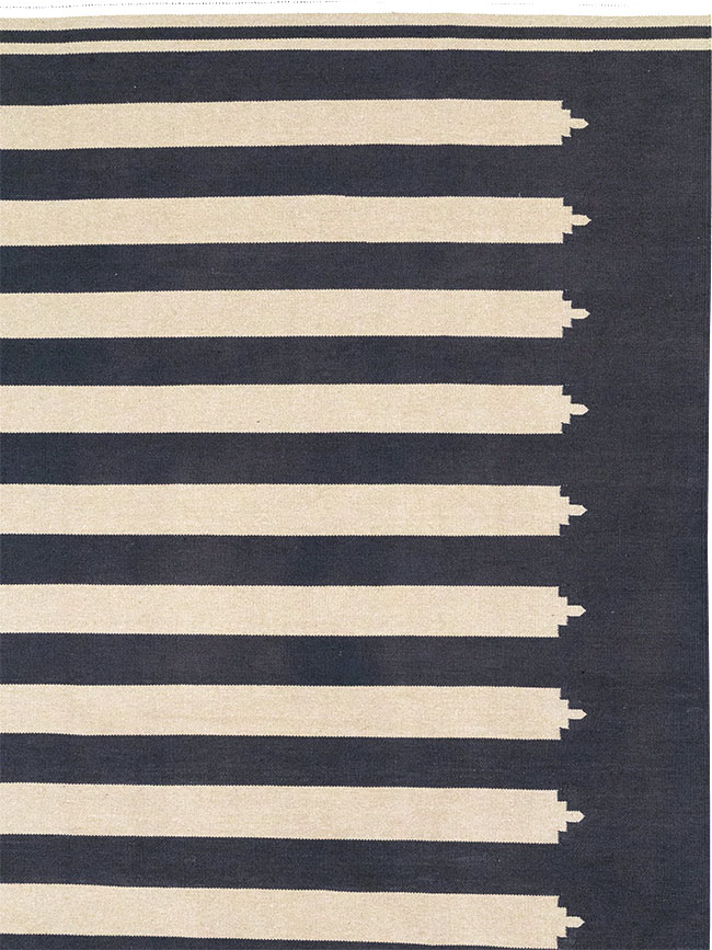 Modern Indian Flatweave Dhurrie Room Size Carpet, No.32624 - Gss