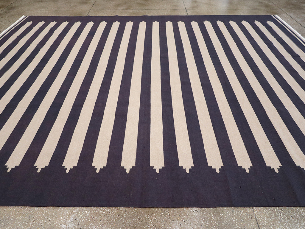 Modern Indian Flatweave Dhurrie Room Size Carpet, No.32624 - Gss