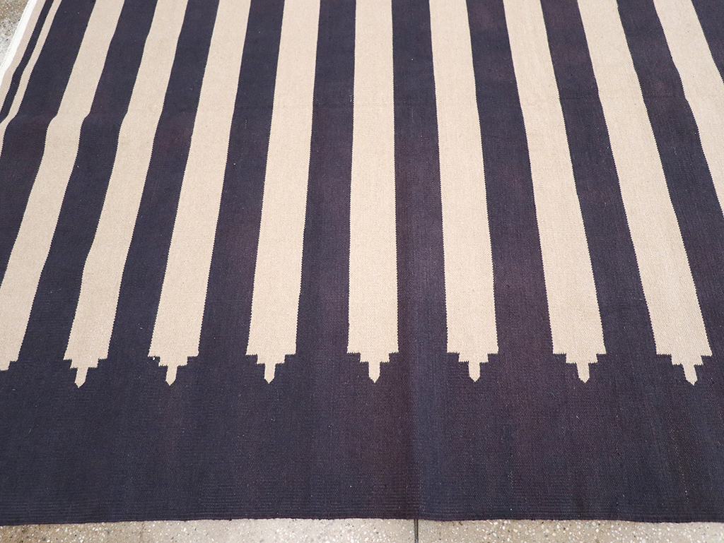 Modern Indian Flatweave Dhurrie Room Size Carpet, No.32624 - Gss