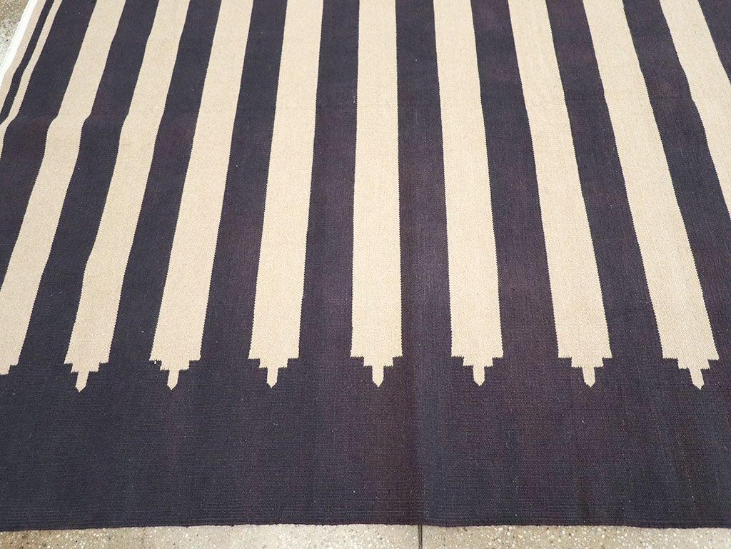 Modern Indian Flatweave Dhurrie Room Size Carpet, No.32624 - Gss