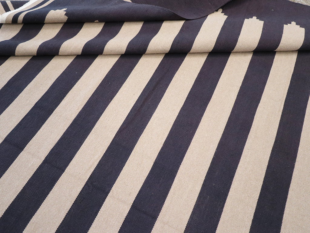 Modern Indian Flatweave Dhurrie Room Size Carpet, No.32624 - Gss