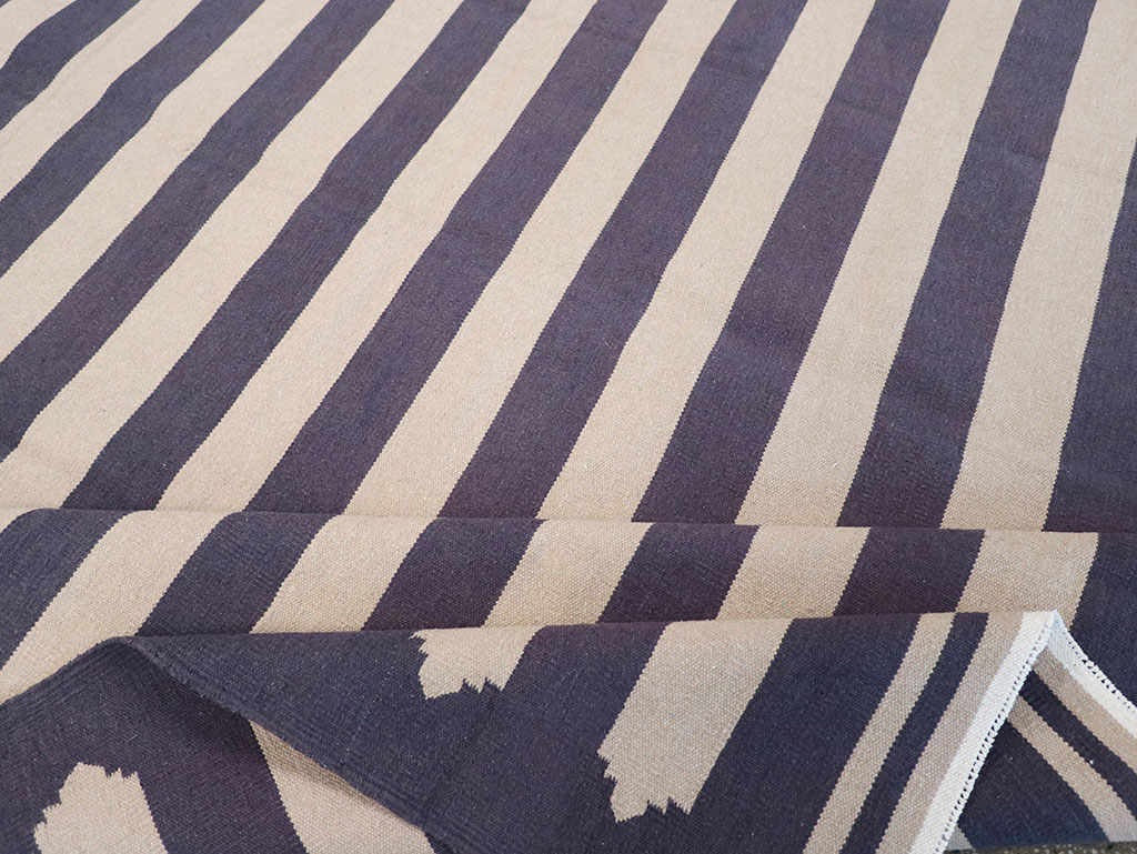 Modern Indian Flatweave Dhurrie Room Size Carpet, No.32630 - Gss