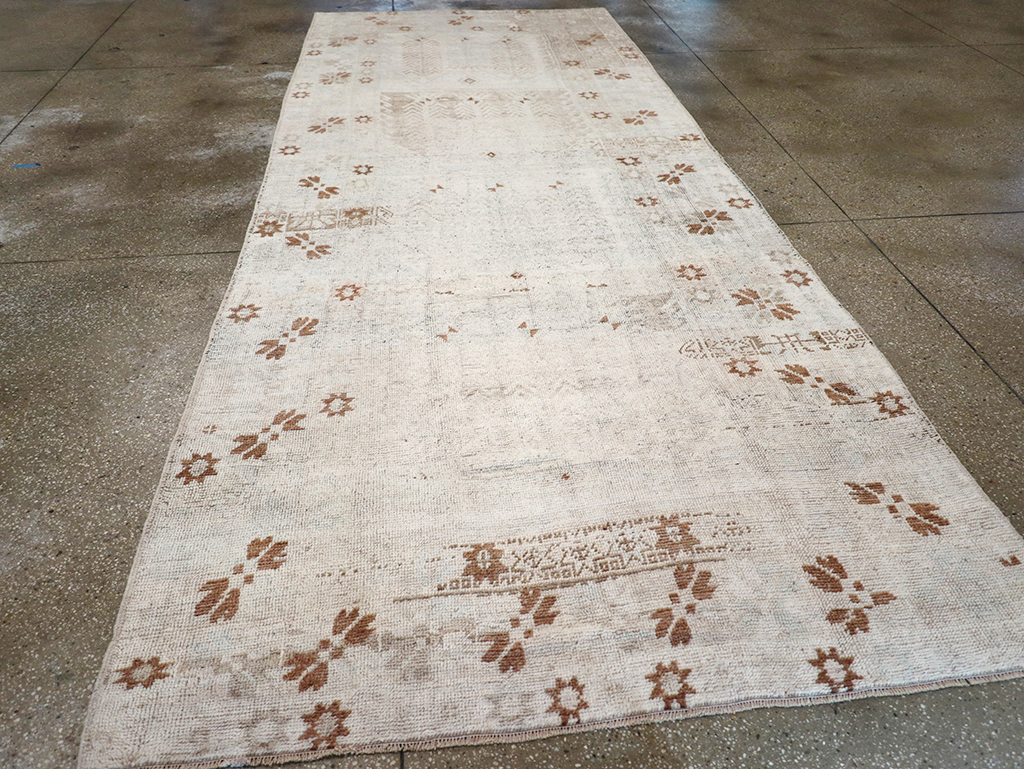 Vintage Turkish Anatolian Wide Gallery Runner, No.32663 - Gss