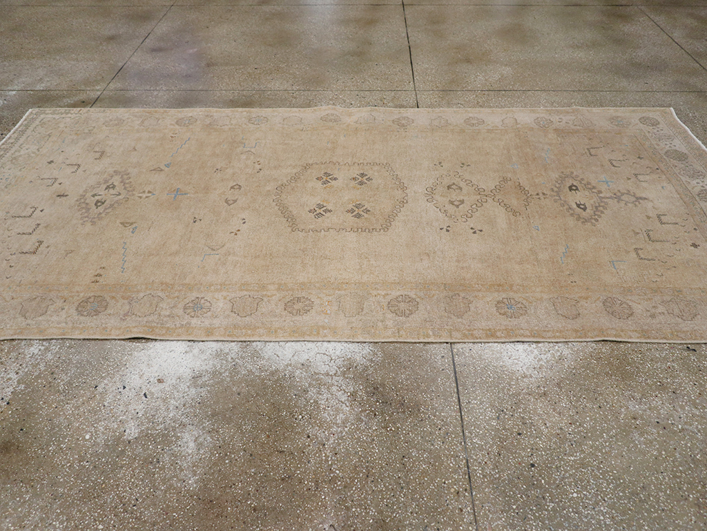 Vintage Persian Veece Accent Carpet, No.32904 - Gss