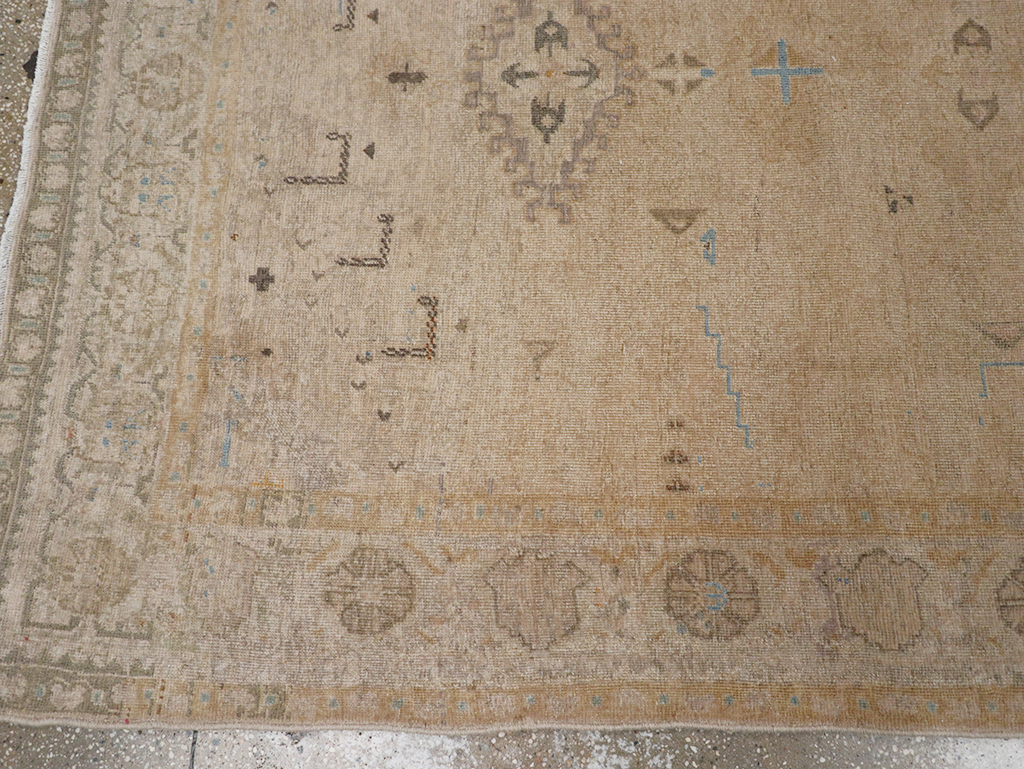 Vintage Persian Veece Accent Carpet, No.32904 - Gss