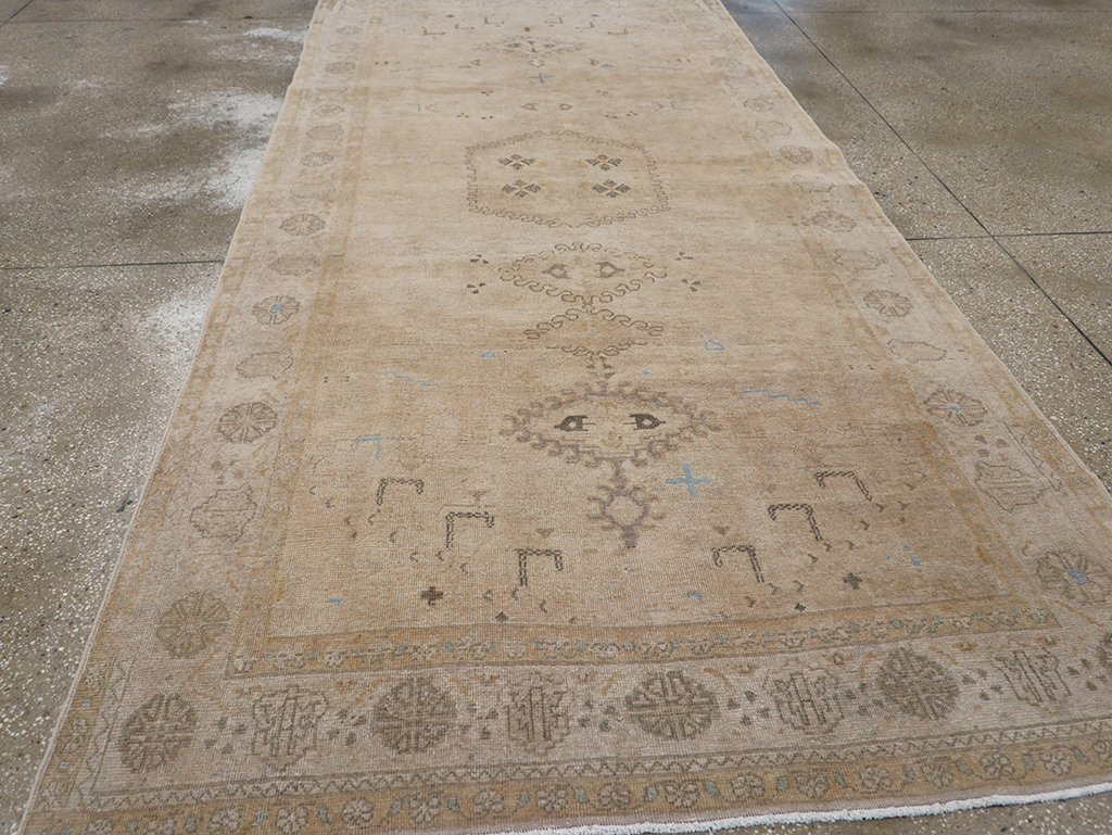 Vintage Persian Veece Accent Carpet, No.32904 - Gss