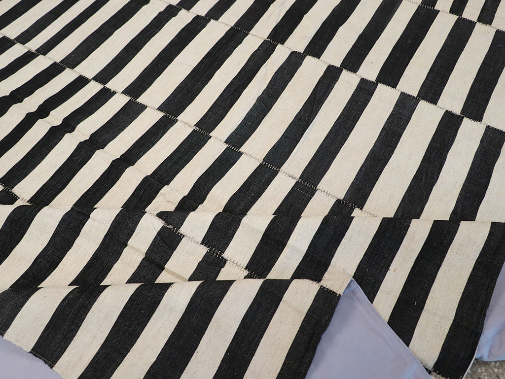 Modern Persian Flatweave Kilim Large Room Size Carpet, No.32917 - Gss