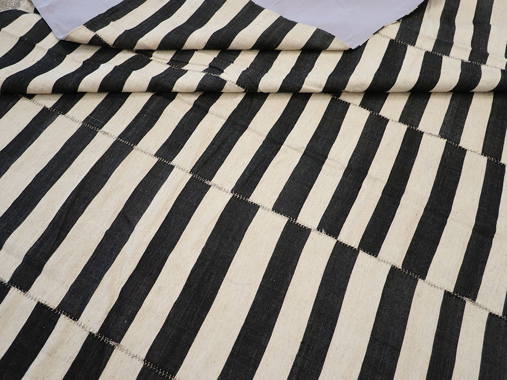 Modern Persian Flatweave Kilim Large Room Size Carpet, No.32917 - Gss