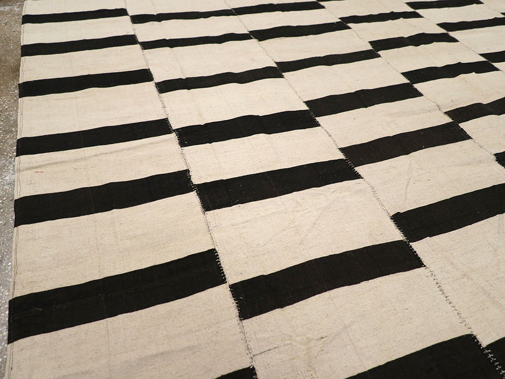 Modern Persian Flatweave Kilim Room Size Carpet, No.32922 - Gss