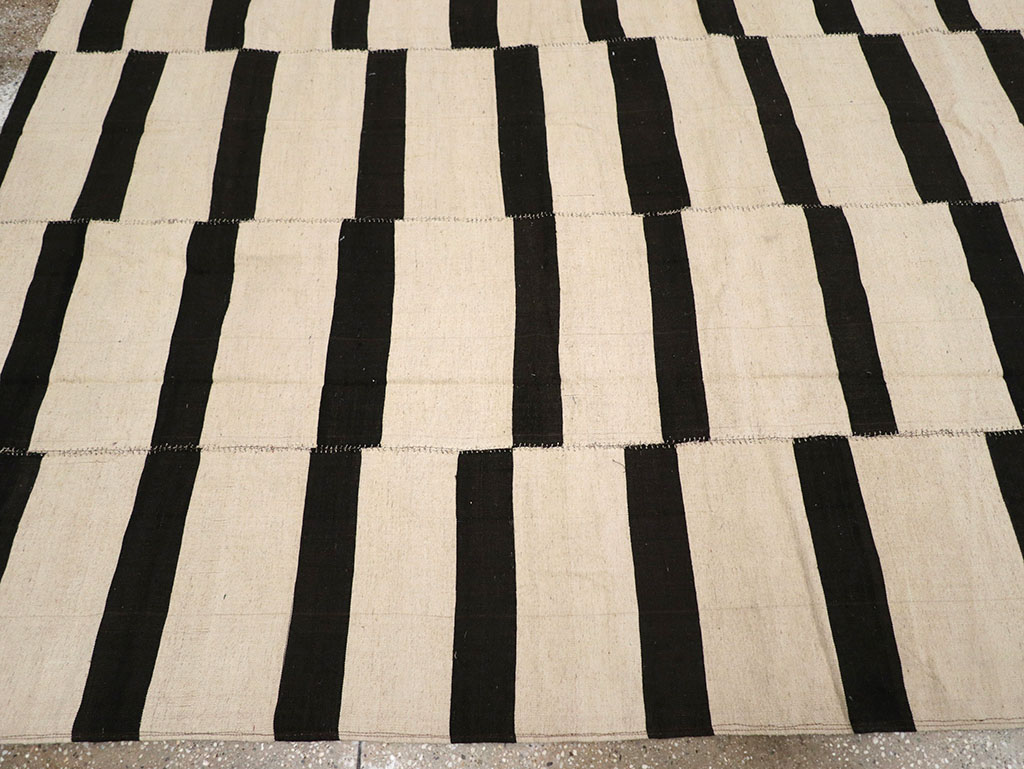 Modern Persian Flatweave Kilim Room Size Carpet, No.32922 - Gss