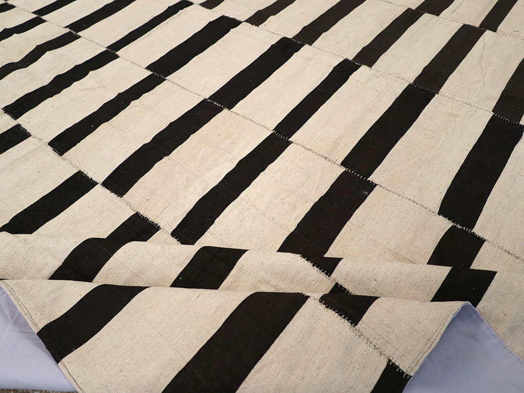 Modern Persian Flatweave Kilim Room Size Carpet, No.32922 - Gss