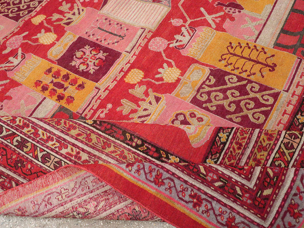 Antique East Turkestan Pictorial Vase Khotan Room Size Carpet, No.32926 - Gss