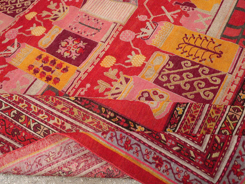 Antique East Turkestan Pictorial Vase Khotan Room Size Carpet, No.32926 - Gss