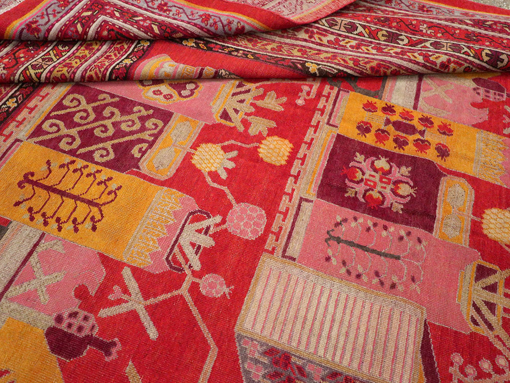 Antique East Turkestan Khotan Pictorial Room Size Carpet, No.32926 - Gss