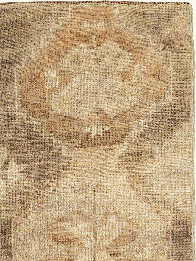 Vintage Turkish Anatolian Accent Rug, No.32973 - Gss