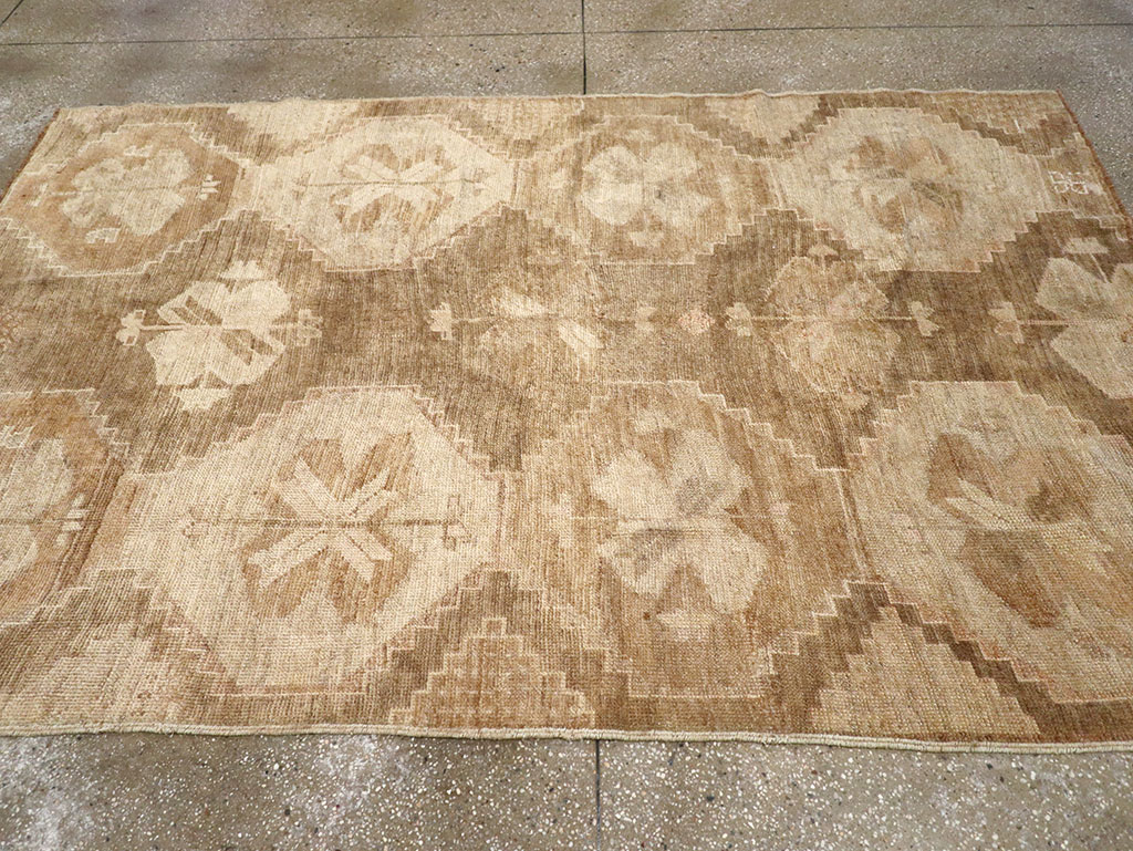 Vintage Turkish Anatolian Accent Rug, No.32973 - Gss