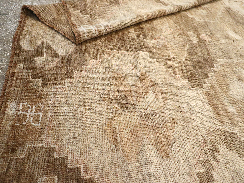 Vintage Turkish Anatolian Accent Rug, No.32973 - Gss