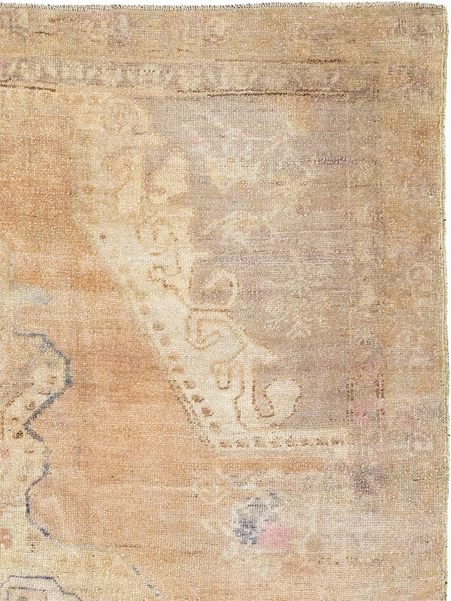 Vintage Turkish Anatolian Accent Rug, No.32977 - Gss